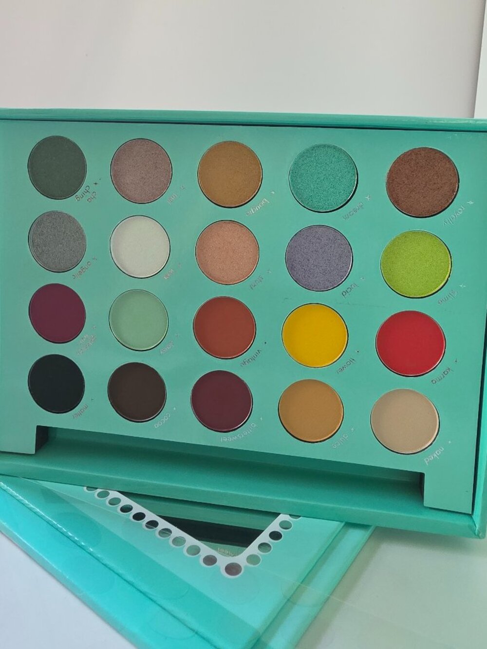 Bh Cosmetics Daisy Marquez Palette